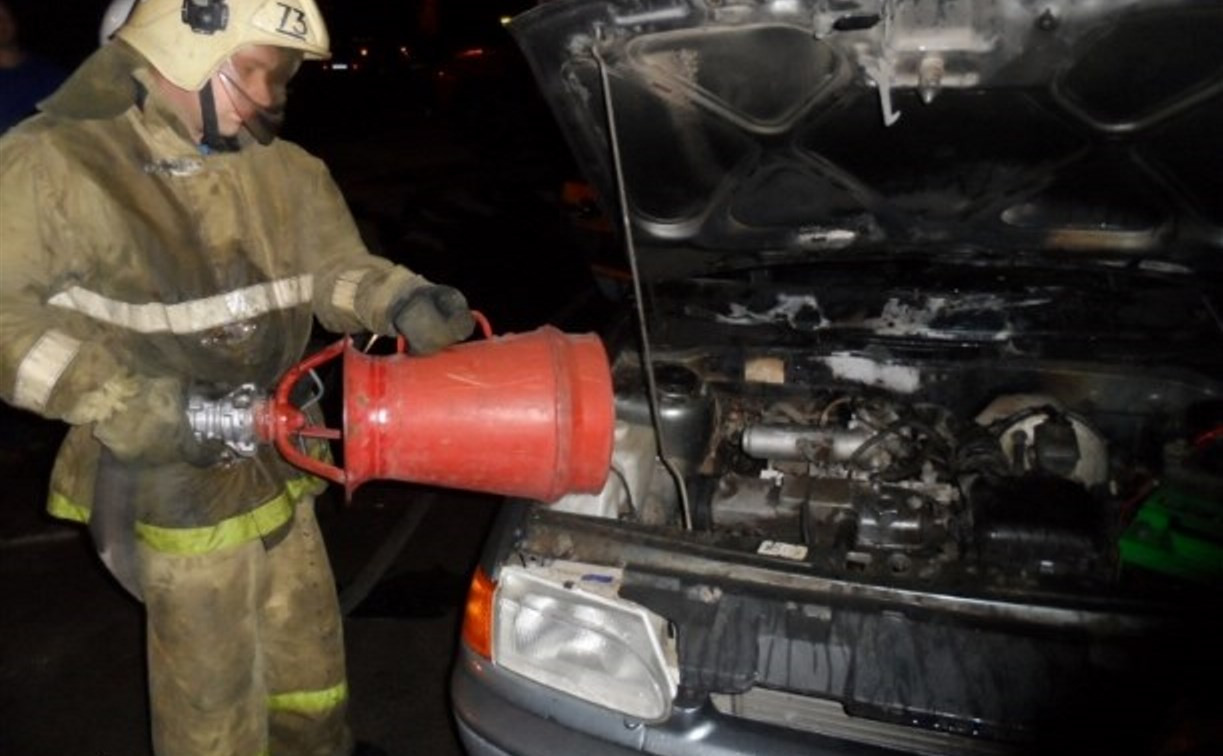 Тульские пожарные рекомендуют автомобилистам чаще заглядывать под капот