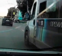 На ул. Октябрьской водитель маршрутки едва не пошел «на абордаж»