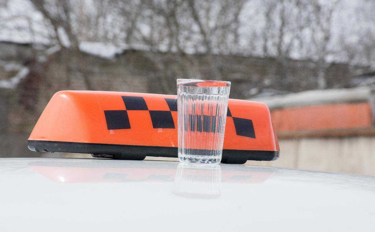 В Туле выберут лучшего водителя такси с помощью стакана воды 