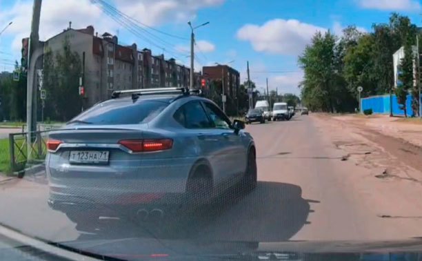 В Туле водитель решил, что у него нет времени ждать зеленый