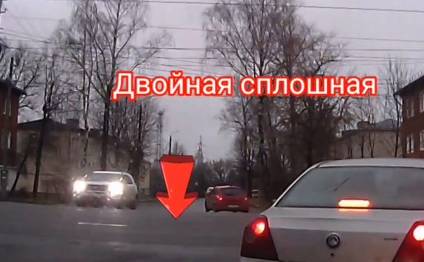 На ул. Кирова водитель кроссовера решил, что ему можно через двойную сплошную