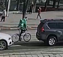 Камера видеонаблюдения сняла, как на ул. Болдина в Туле сбили велосипедиста