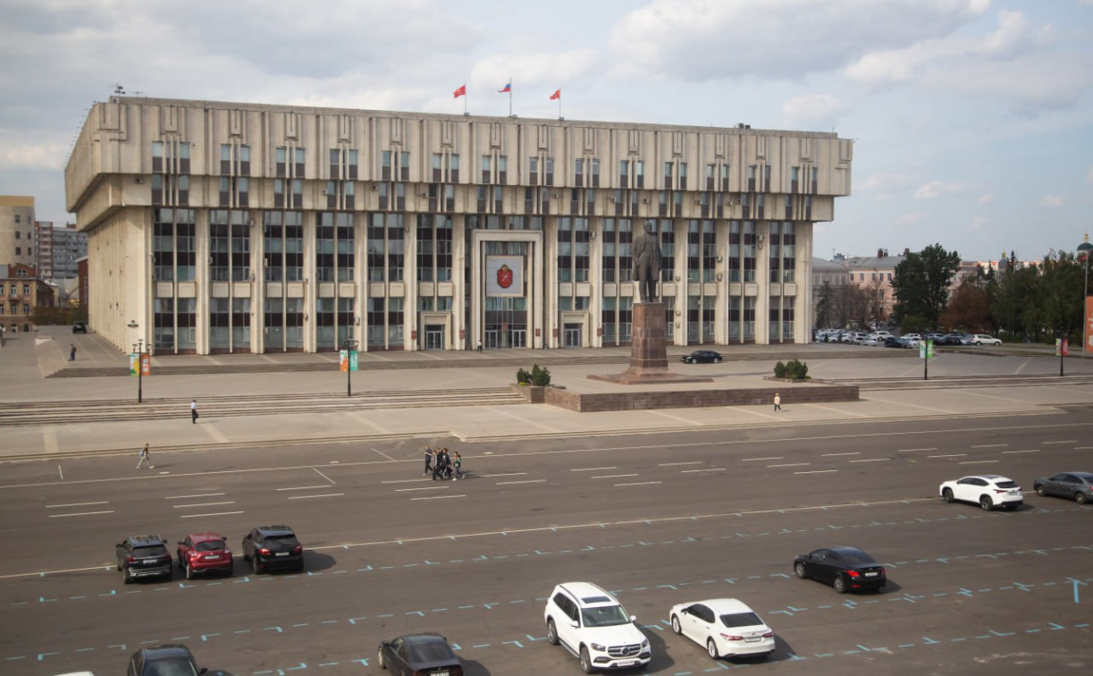 На площади Ленина ограничат остановку и стоянку транспорта до конца апреля 2026 года