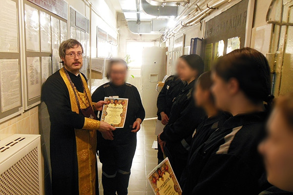 Заключённые женщины тульского СИЗО показали, как украсили пасхальные яйца