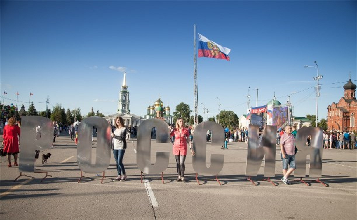 День России в Туле завершился рок-концертом и фейерверком