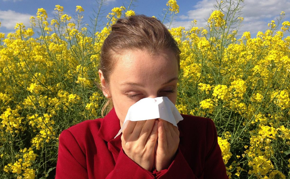 Роспотребнадзор рассказал, входят ли аллергики в зону риска заражения коронавирусом