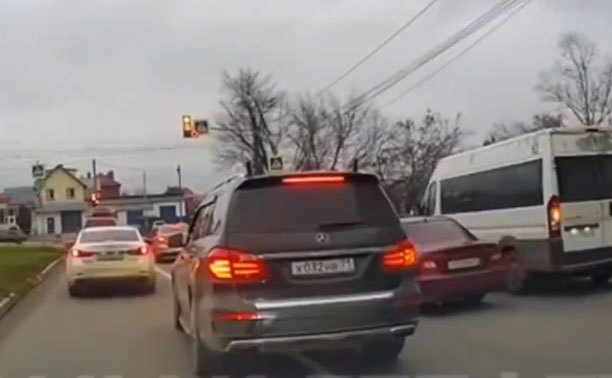 В Глушанках водитель Mercedes показал «чудеса вождения»