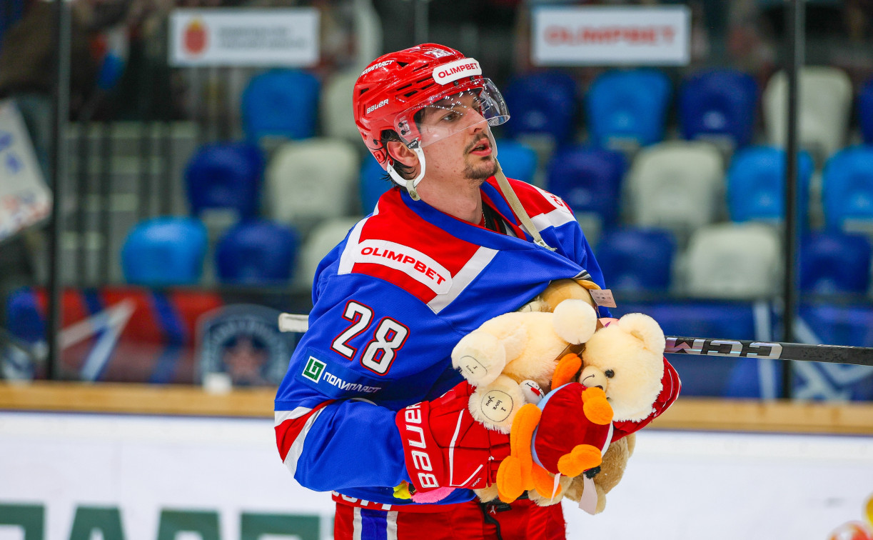 Хоккеисты АКМ провели благотворительную акцию «Мишкопад»