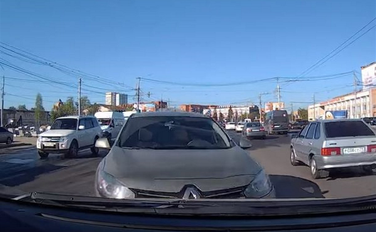 В Туле неадекватный водитель устроил лобовое столкновение: видео
