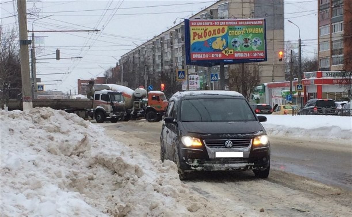 В Пролетарском районе движение машин оказалось затруднено из-за столкновения двух грузовиков
