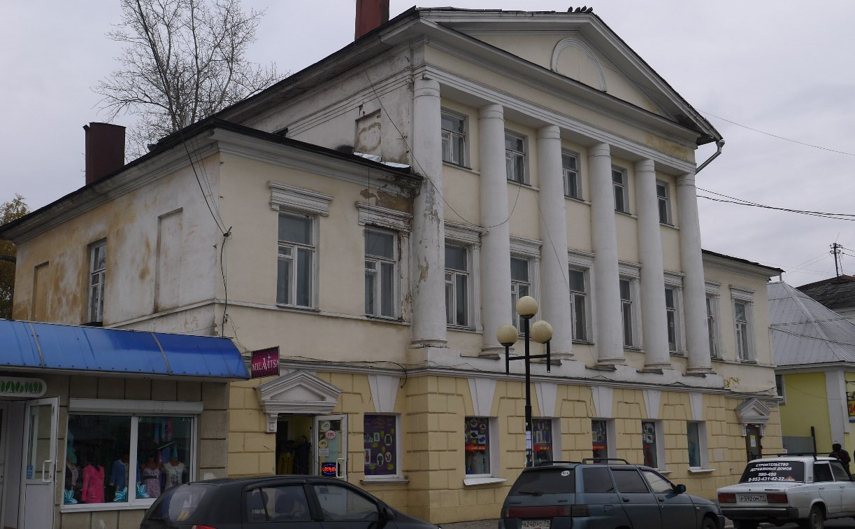 На ул. Пирогова в Туле владелец кафе незаконно отремонтировал историческое здание