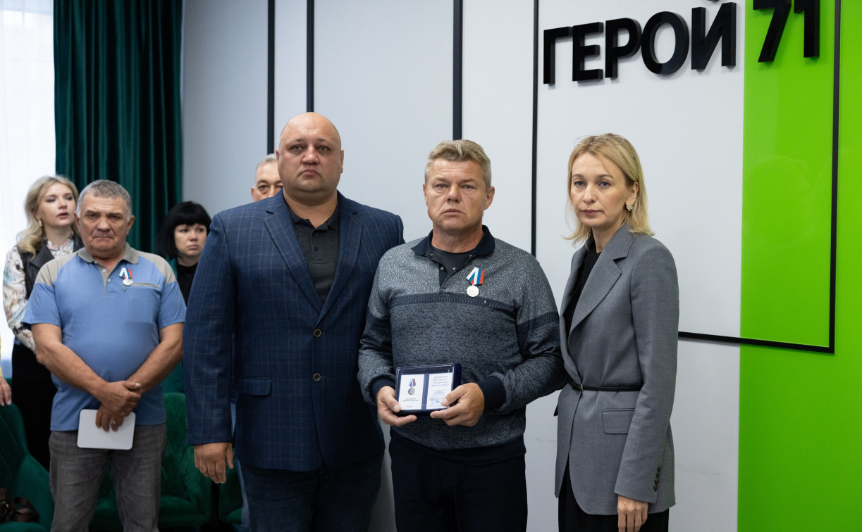 Тулякам вручили медали общественного признания «Отец солдата»