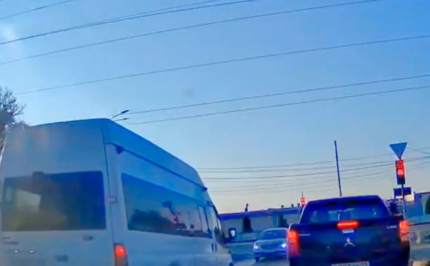 В Туле водителю микроавтобуса дали завершить нарушение ПДД