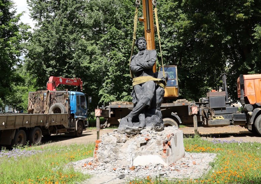 В Новомосковске демонтировали памятник А. С. Пушкину