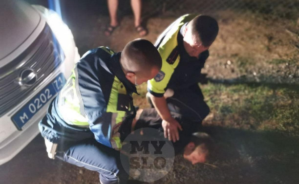 Видео ночной погони в Туле: у уснувшего после задержания водителя «Оки» нашли подозрительный порошок