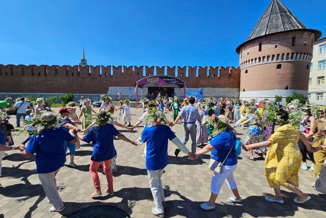Туляков приглашают на фестиваль северной ходьбы «Ромашковый хоровод»