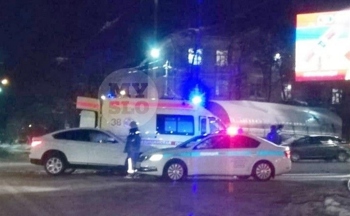 Авария в центре Тулы: столкнулись скорая и BMW