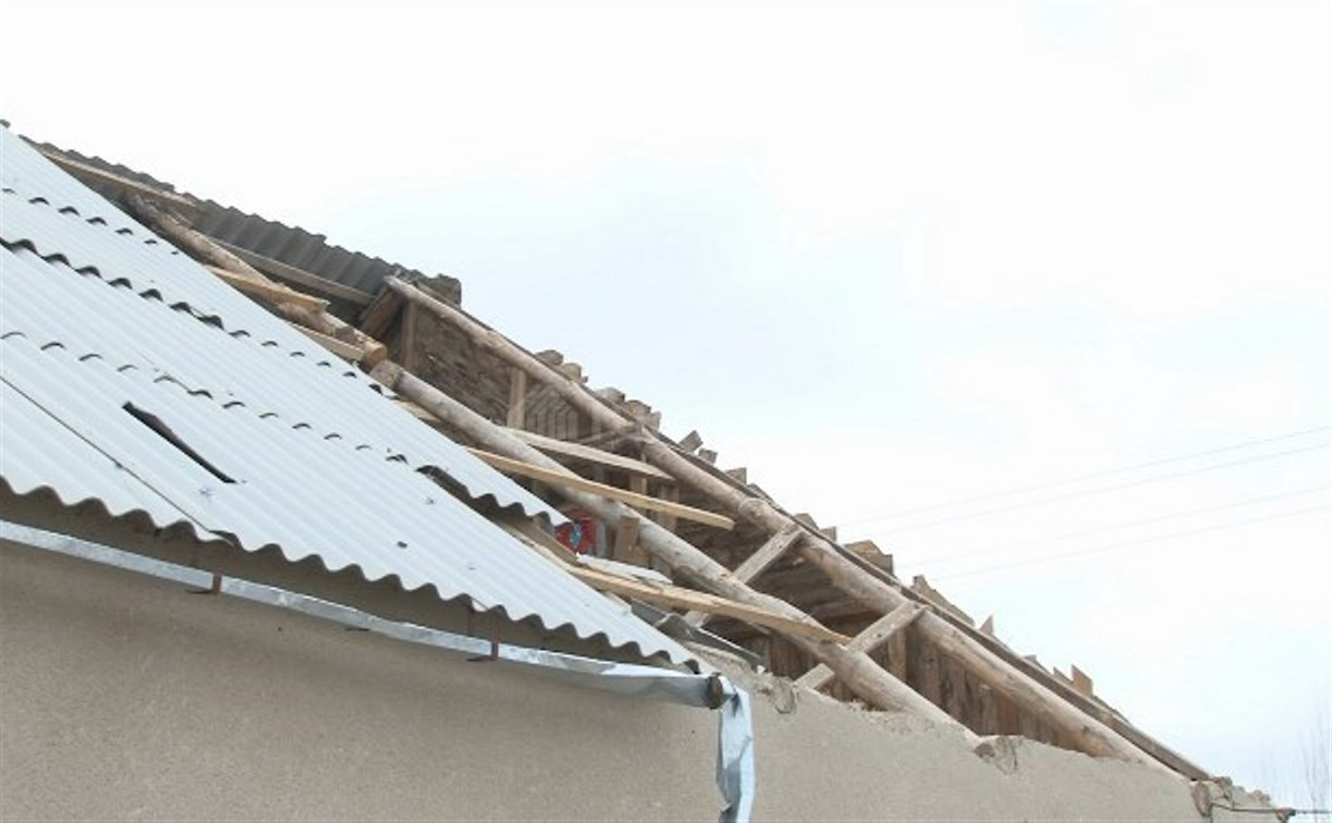 В Чернском районе восстанавливают кровли домов, повреждённые ветром