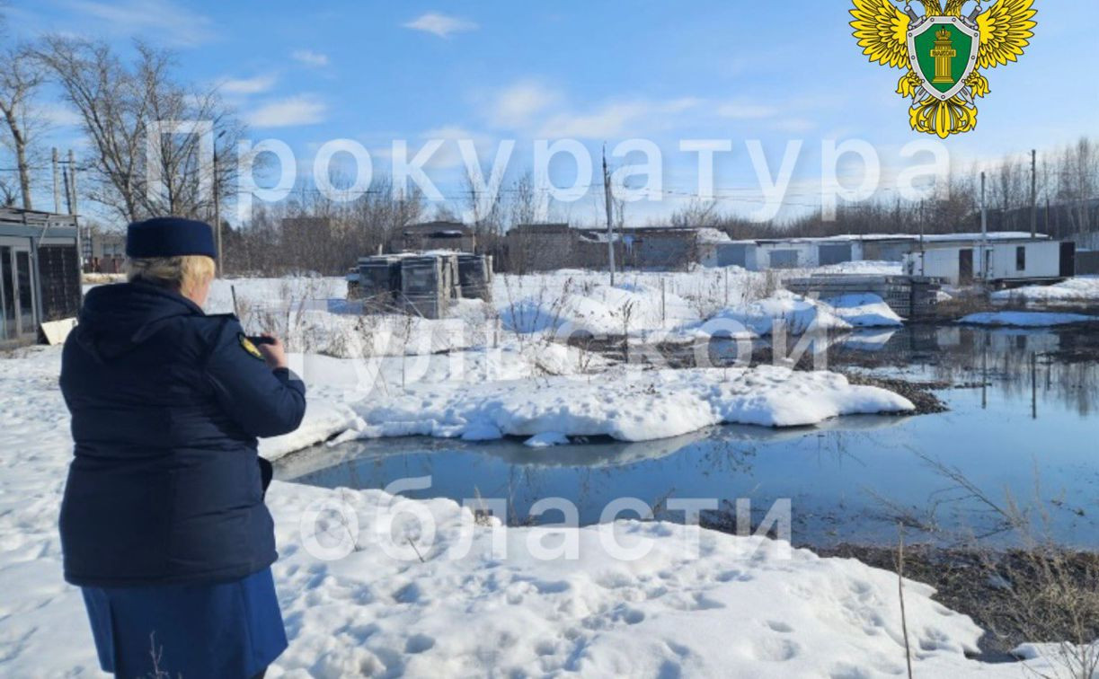 В Донском разлилось канализационное озеро из-за обветшавшего коллектора