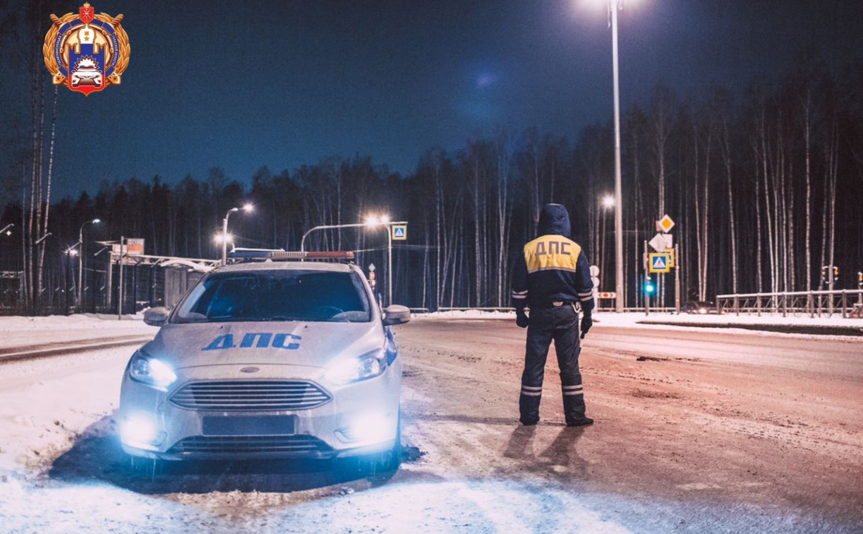 Тульские гаишники помогли починить автобус, в котором замерзали 80 пассажиров