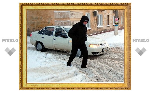 Снег привел к коллапсу на дорогах Тулы