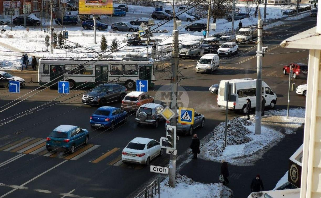 В Туле отключившиеся светофоры привели к хаосу на дороге