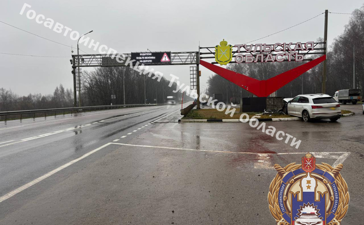 В Чернском районе Audi влетела в стелу 