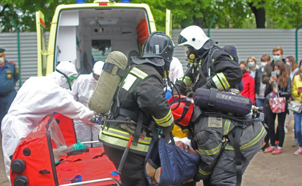 Учения: в Туле пожарные эвакуировали госпиталь для больных коронавирусом