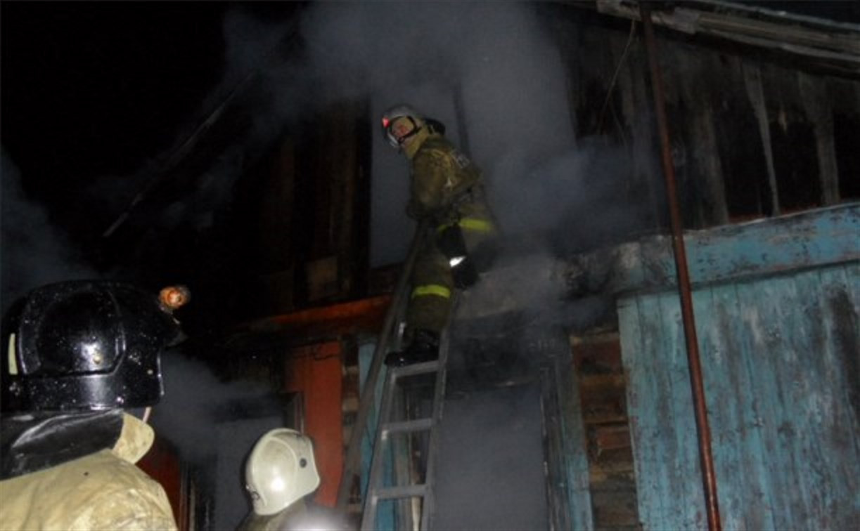 Причиной пожара в частном доме в Пролетарском районе мог стать поджог