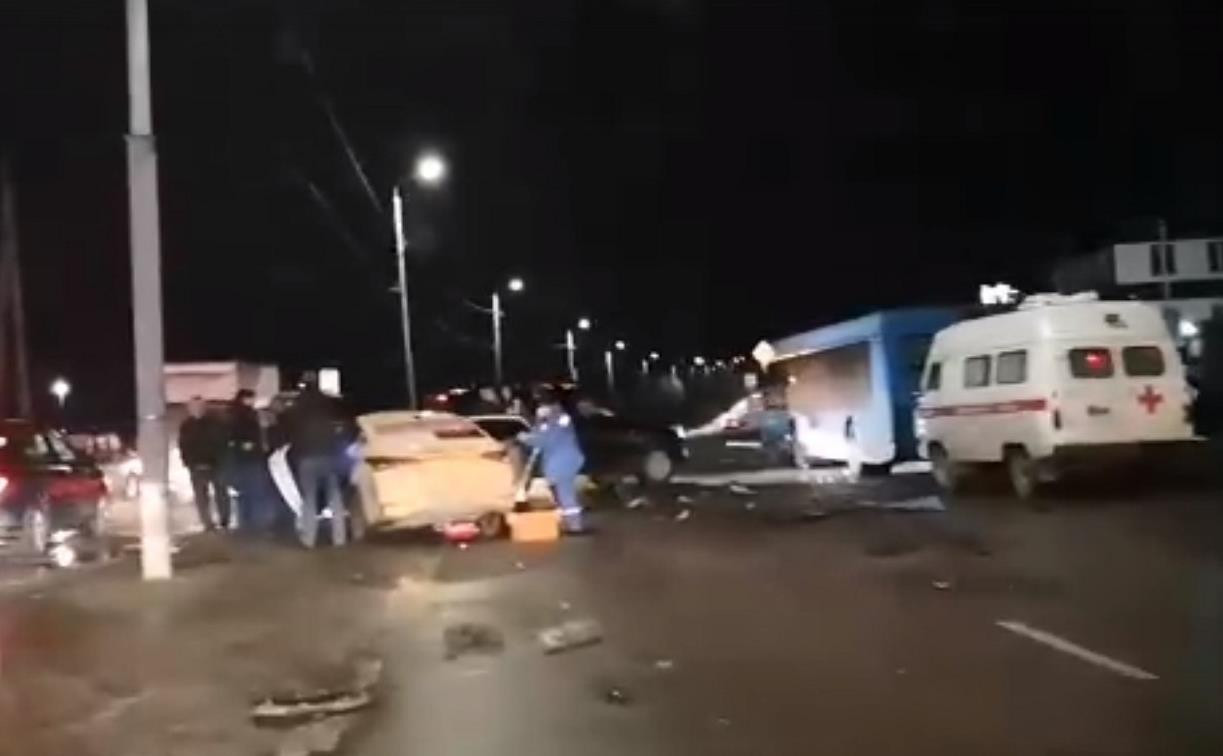 На ул. Пржевальского в Туле столкнулись такси и пассажирский автобус