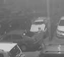 Видео: В Туле двое парней вскрывают машину