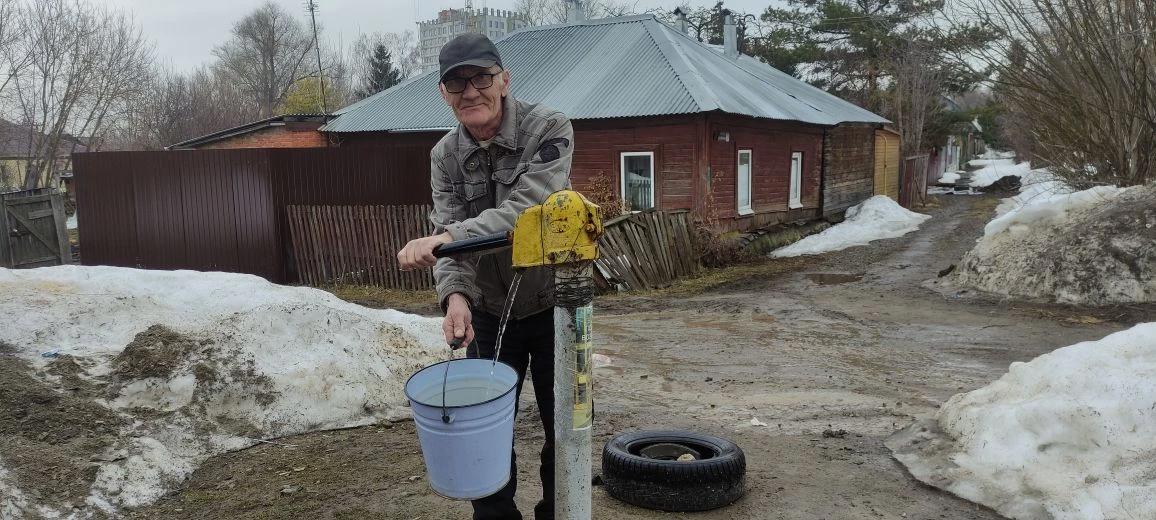 «Надежной чёрной проволокой»: туляков удивил ремонт водоразборной колонки от специалистов РЖД