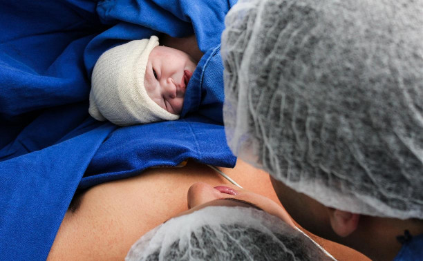 В новом перинатальном центре оборудуют 10 родильных боксов для партнерских родов