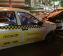 На улице Болдина в Туле пьяный таксист вылетел на тротуар и протаранил две машины