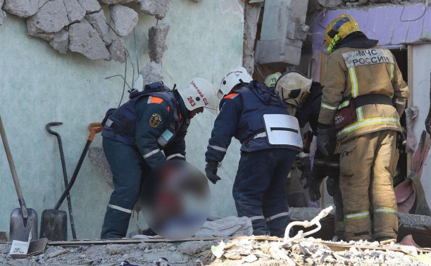 Спасатели извлекли тело ребенка из-под завалов в Ефремове 