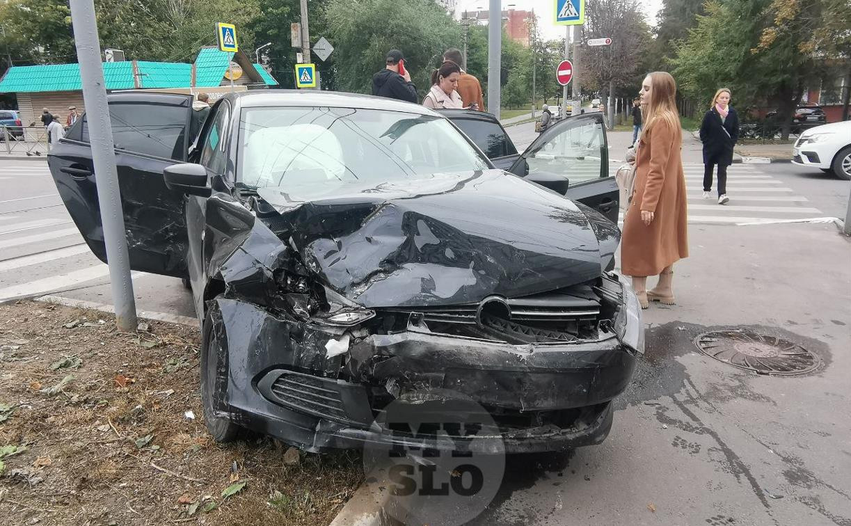 В аварии в центре Тулы пострадала женщина