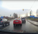 «Накажи автохама»: на Веневском шоссе Opel рассекал по встречной полосе
