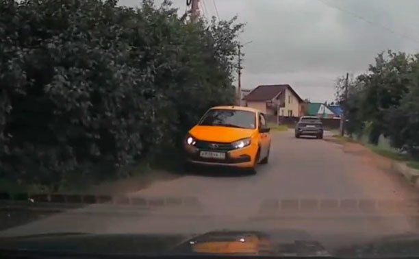 В Мясново встретили очень спешащего таксиста