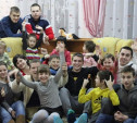 Тульские футбольные фанаты устроили «Фруктовое Рождество» для воспитанников детского центра