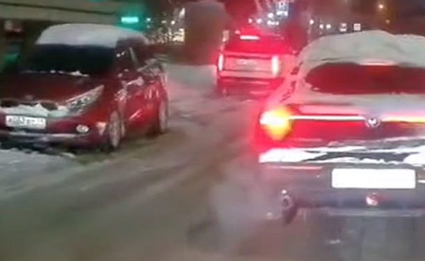 В Туле водитель и пассажир Range Rover попались на «афере» со снегом