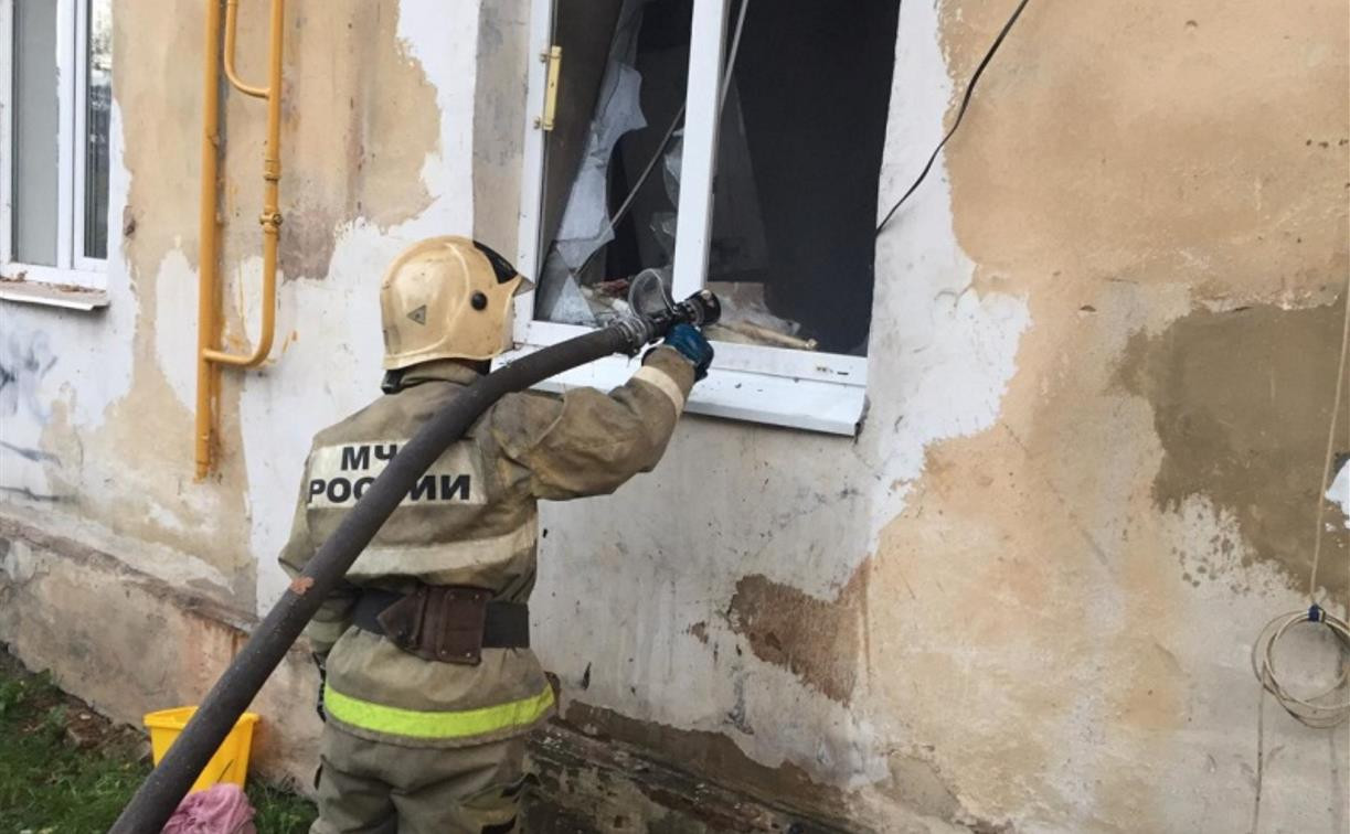 При пожаре в поселке Партизан пожарные спасли двух человек
