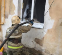 При пожаре в поселке Партизан пожарные спасли двух человек