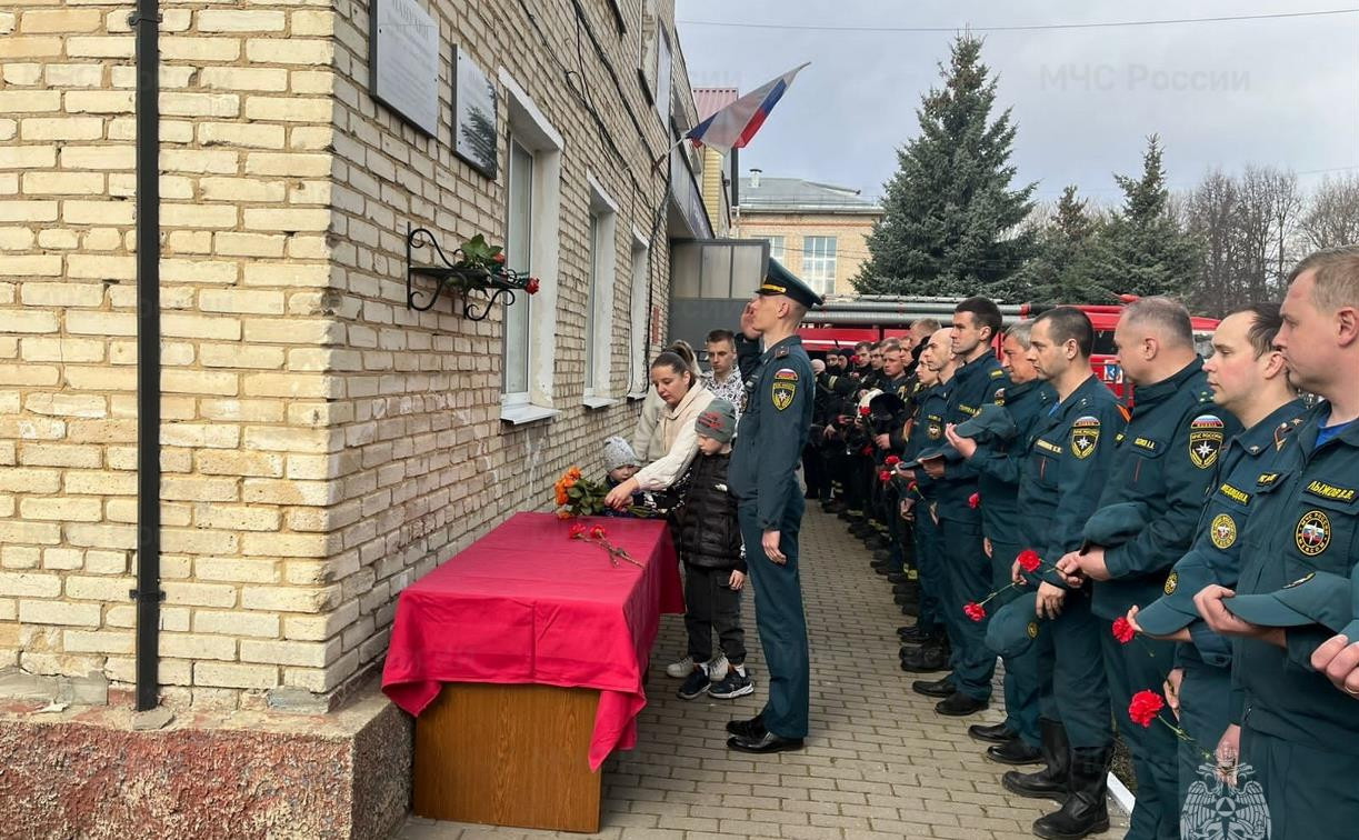 Новомосковские спасатели почтили память погибшего товарища