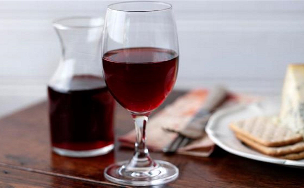Житель Кимовска похитил 35 литров домашнего вина