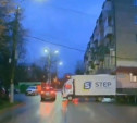 В Туле водитель поставил грузовик поперек дороги