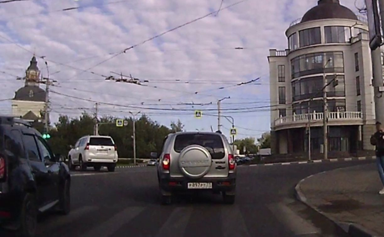 В Туле не все автолюбители знают, как поворачивать налево