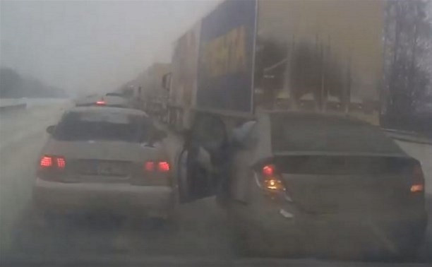 Виновник массового ДТП на трассе М4 опубликовал в интернете видеозапись аварии