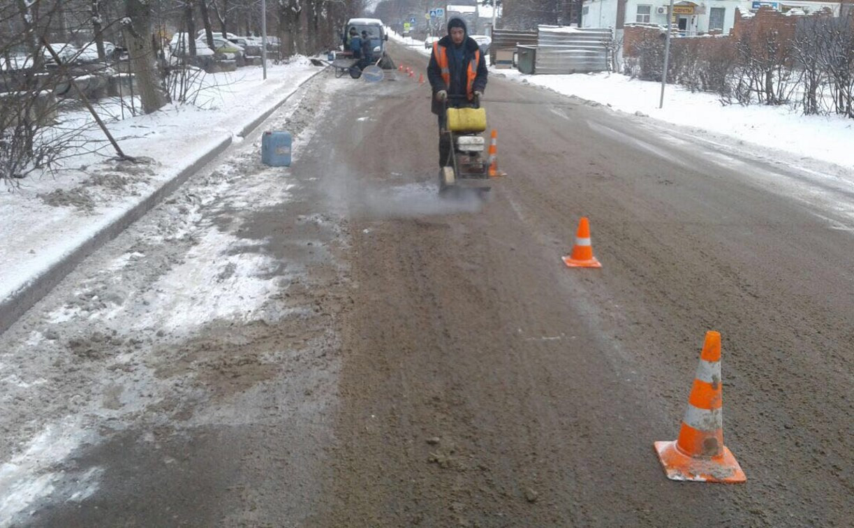 В Туле продолжается аварийно-восстановительный ремонт дорог 