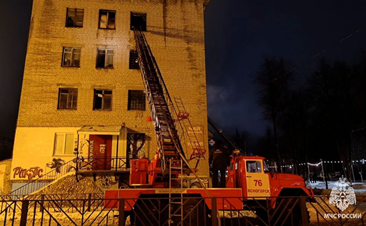 Крупный пожар в общежитии Ясногорска: эвакуированных жителей разместили в гостинице