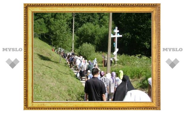Сотни человек прошли Крестным ходом в Колюпаново